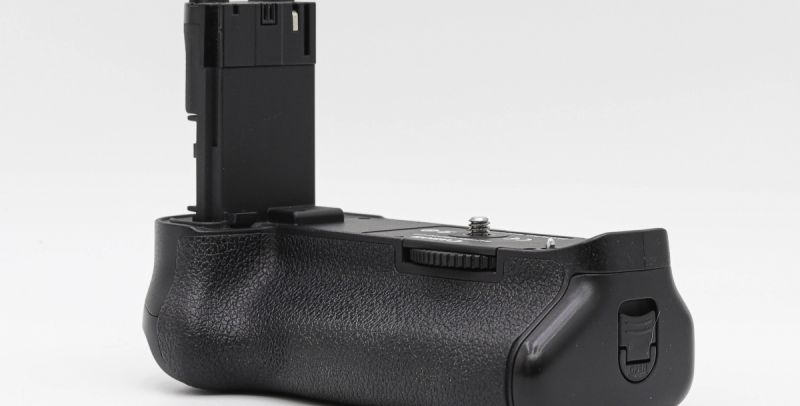 Canon BG-E11 Battery Grip for Canon 5D Mark III อดีตประกันศูนย์ [รับประกัน 1 เดือน]